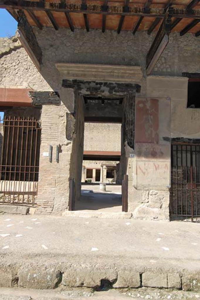 VI.13, Herculaneum, May 2011. Looking south towards entrance doorway.
Photo courtesy of Nicolas Monteix.